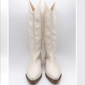 White Zei Pleather western boots. Size 7. Never worn.